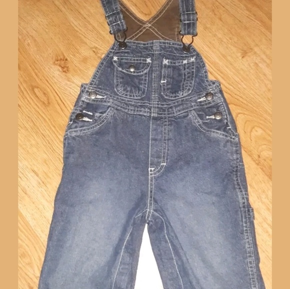 Boys Oshkosh and Carters lot of 2 18 months - Picture 5 of 8